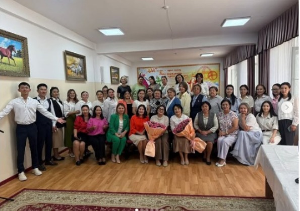 29 тамыз күні мәжіліс залында ұжымның дана да, парасатты басшысы – Сариева Гулзира Молдабаевнаны құрметпен шығарып салу сәті