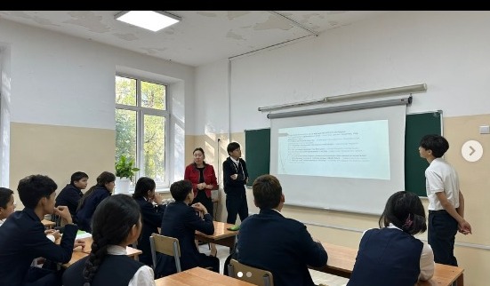 6 қазан күні 1-11 сыныптарда “Жолдағы қауіпсіздік ережесі” тақырыбында қауіпсіздік сабақтары болып өтті.